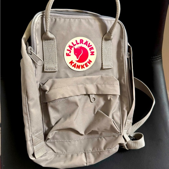 Fjallraven Kanjen small backpack Grey - Picture 1 of 4